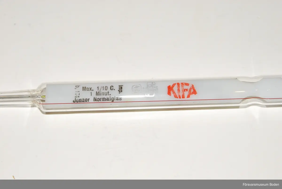 Oanvänd, i gul papphylsa. Termometerns längd 13 cm. Märkt "KIFA".