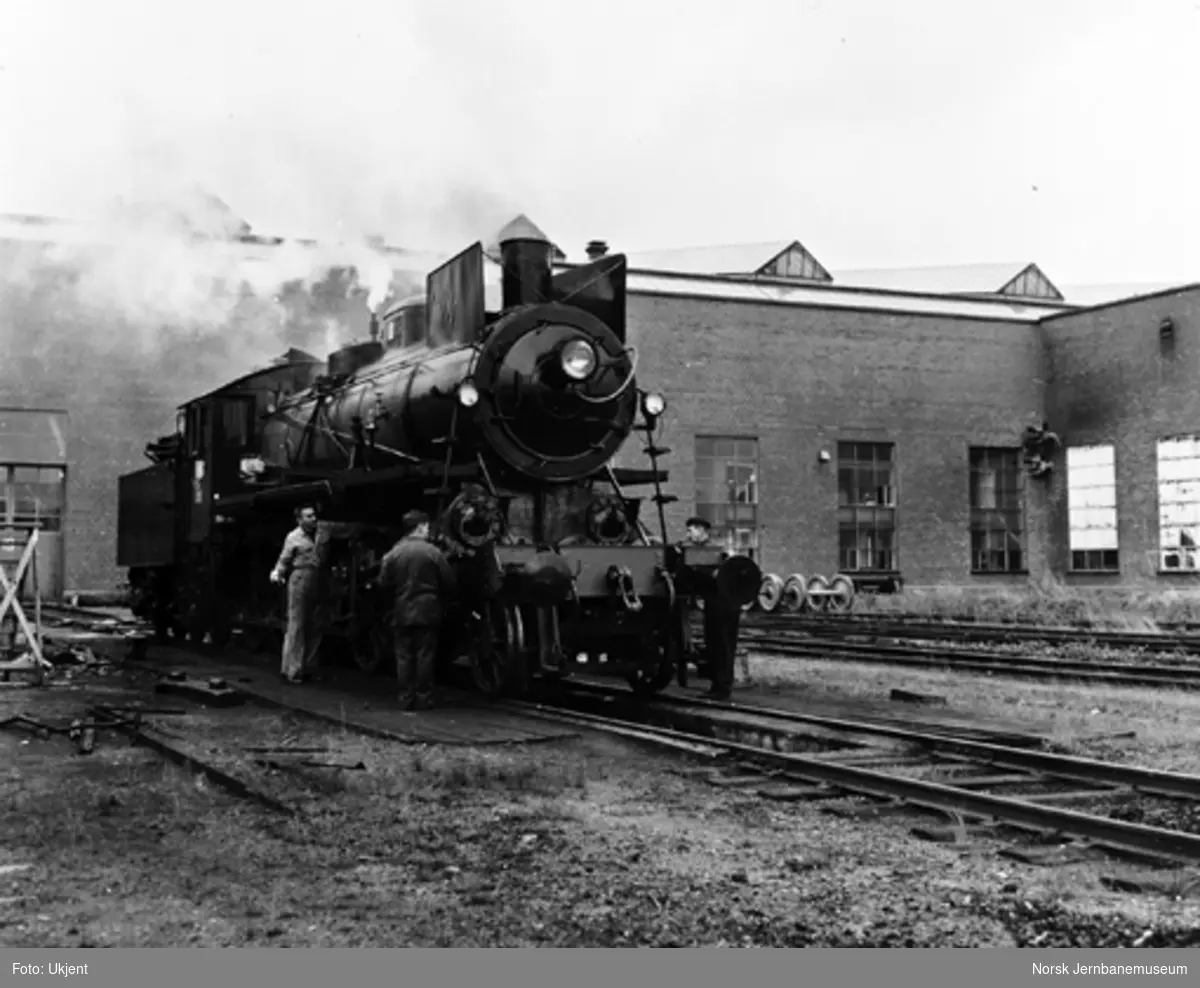 Damplokomotiv type 26a nr. 215 ferdig etter hovedrevisjon på Verkstedet Grorud, som det siste damplokomotiv som fikk hovedrevisjon der