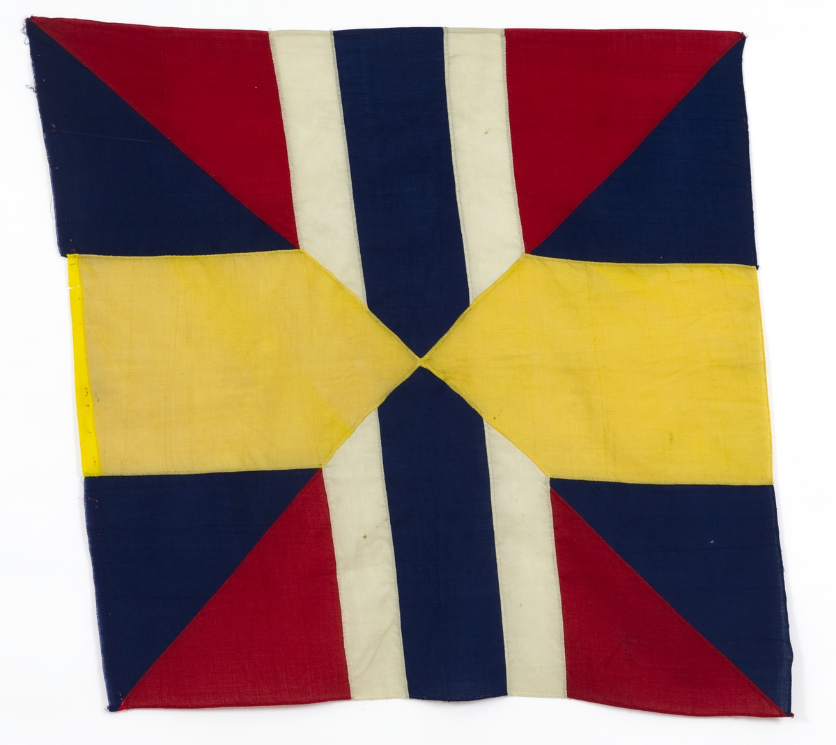 Del av Svensk Norsk unionsflagg av ull.