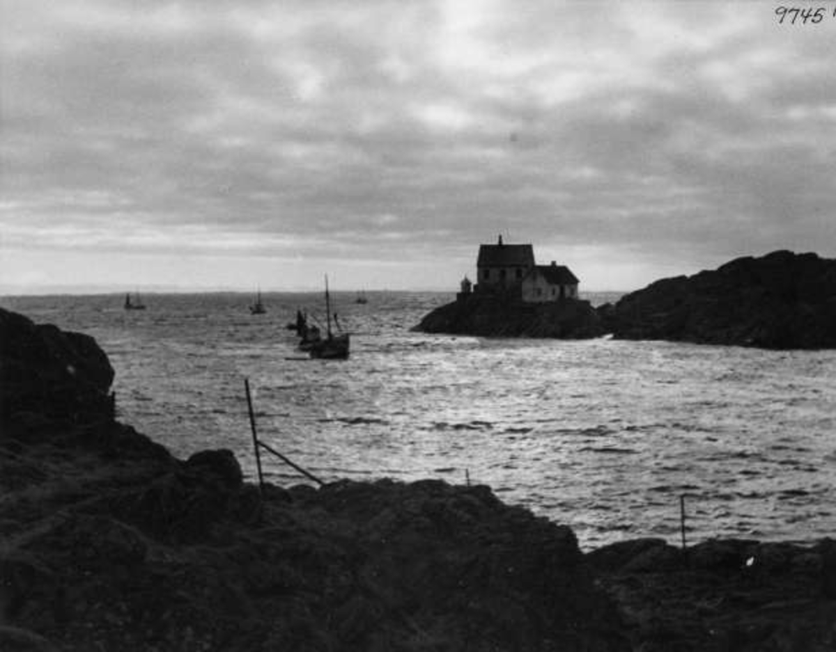 Vikeholmen fyr ved innseilingen til Skudeneshavn, opprettet i 1849 ...