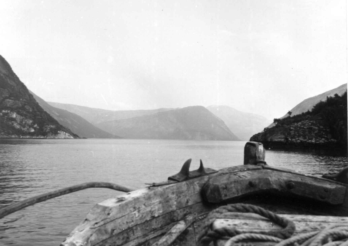 Oversiktsbilde over Hellemofjorden inn fra Musken, 1964.