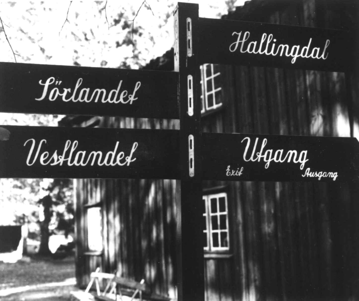 Skilting på Norsk folkemuseum, mars 1978.