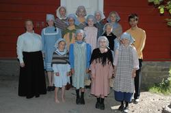 Levendegjøring på museum.Ferieskolen uke 26 2005.Klassebild