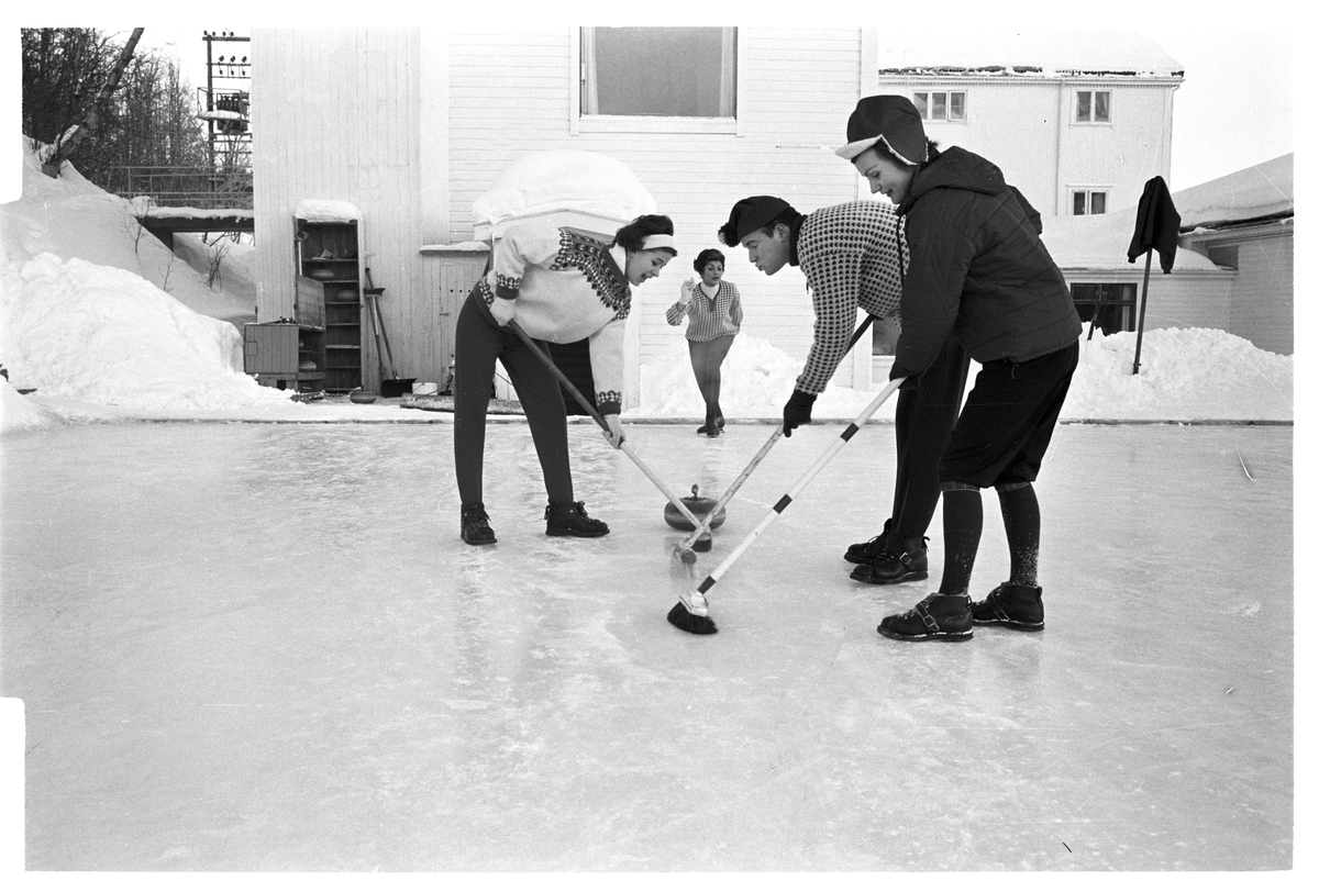 Serie bilder av curling på Geilo. 
