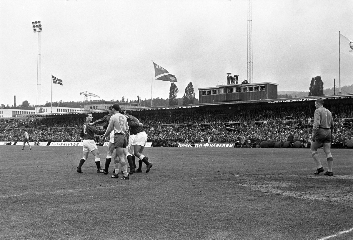 Serie bilder av landskamp i fotball Norge - Sverige 03.09.1967