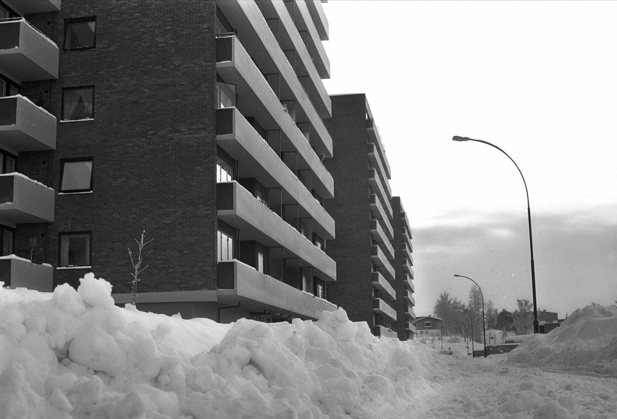 Serie. Mangelfull snørydding på Bogerud, Oslo.