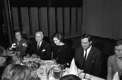 Serie.Studentvenstrelaget fester i desember.
Fotografert 19