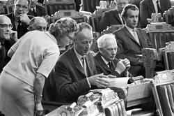 Serie. Debatt i Stortinget. Kåre Willoch og John Lyng leser 