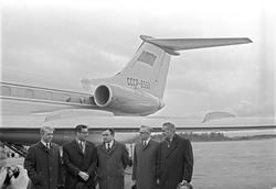 Serie. Flyrute mellom Oslo-Moskva åpnes. Et Sovjetisk fly fø