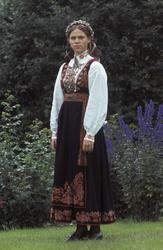 Bruden er ferdig pyntet. Bø i Telemarke.