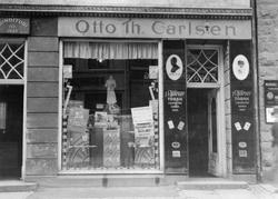 Otto Th. Carlsen tobakksbutikk i Fredrikstad, eksteriør med 
