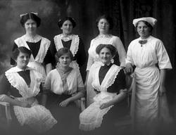 Gruppeportrett, det kvinnelige personalet fra Hotel Westmins