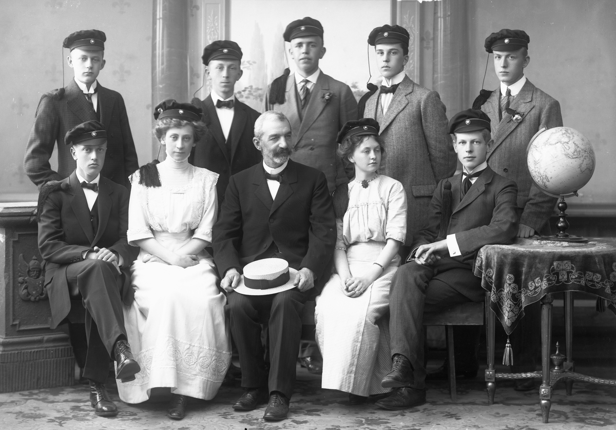 Studentgruppe 01.07.1911 Norsk Folkemuseum / DigitaltMuseum