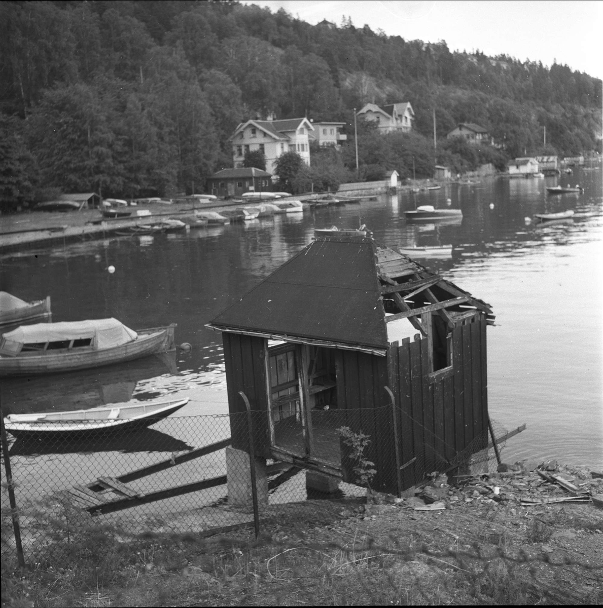 Motorbåter i Oslofjorden, tur på fjorden og ankret opp ved brygga, Oslo, 20.07.1958.