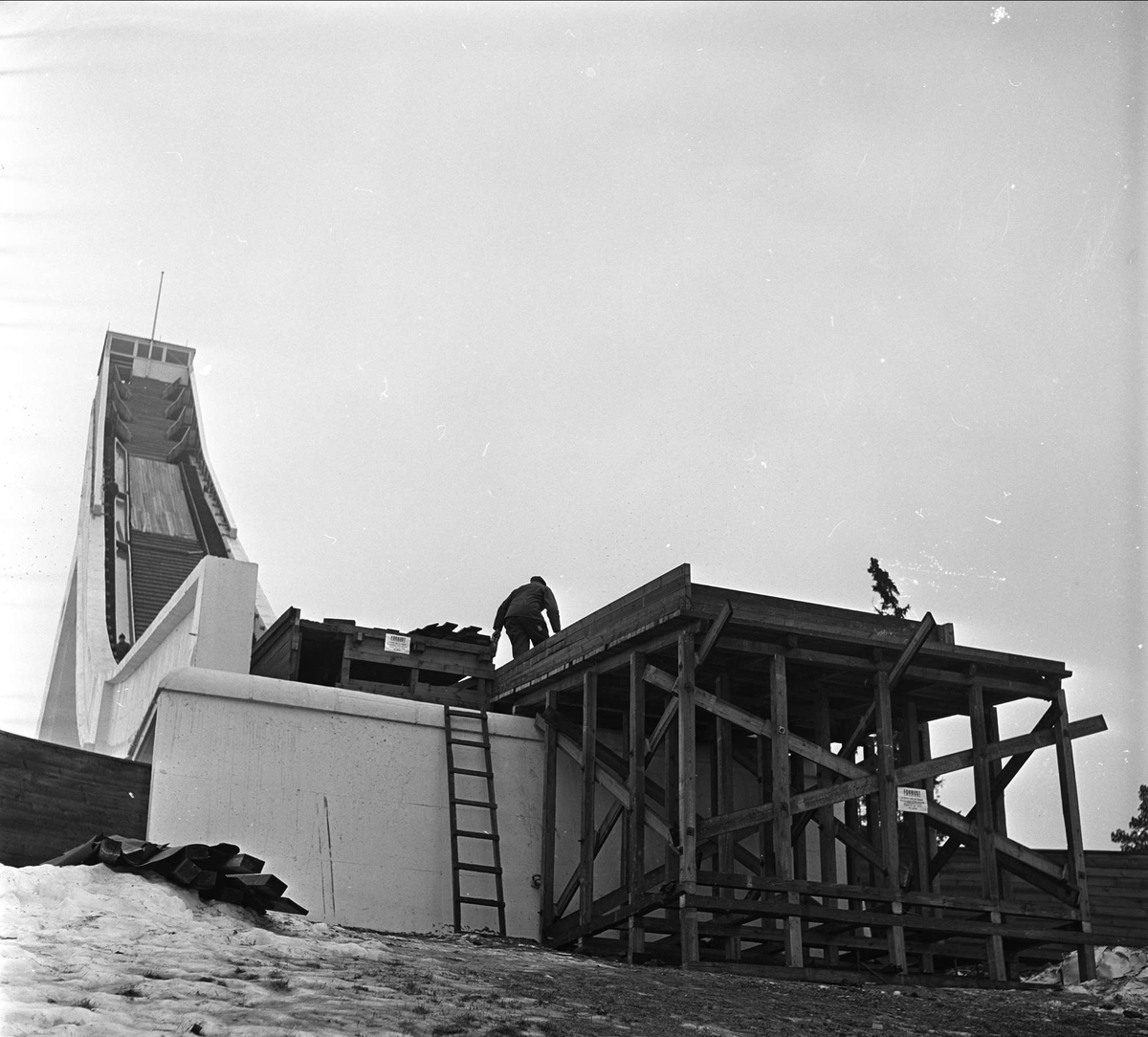 Hoppbakke. Holmenkollen, Oslo Januar 1964.