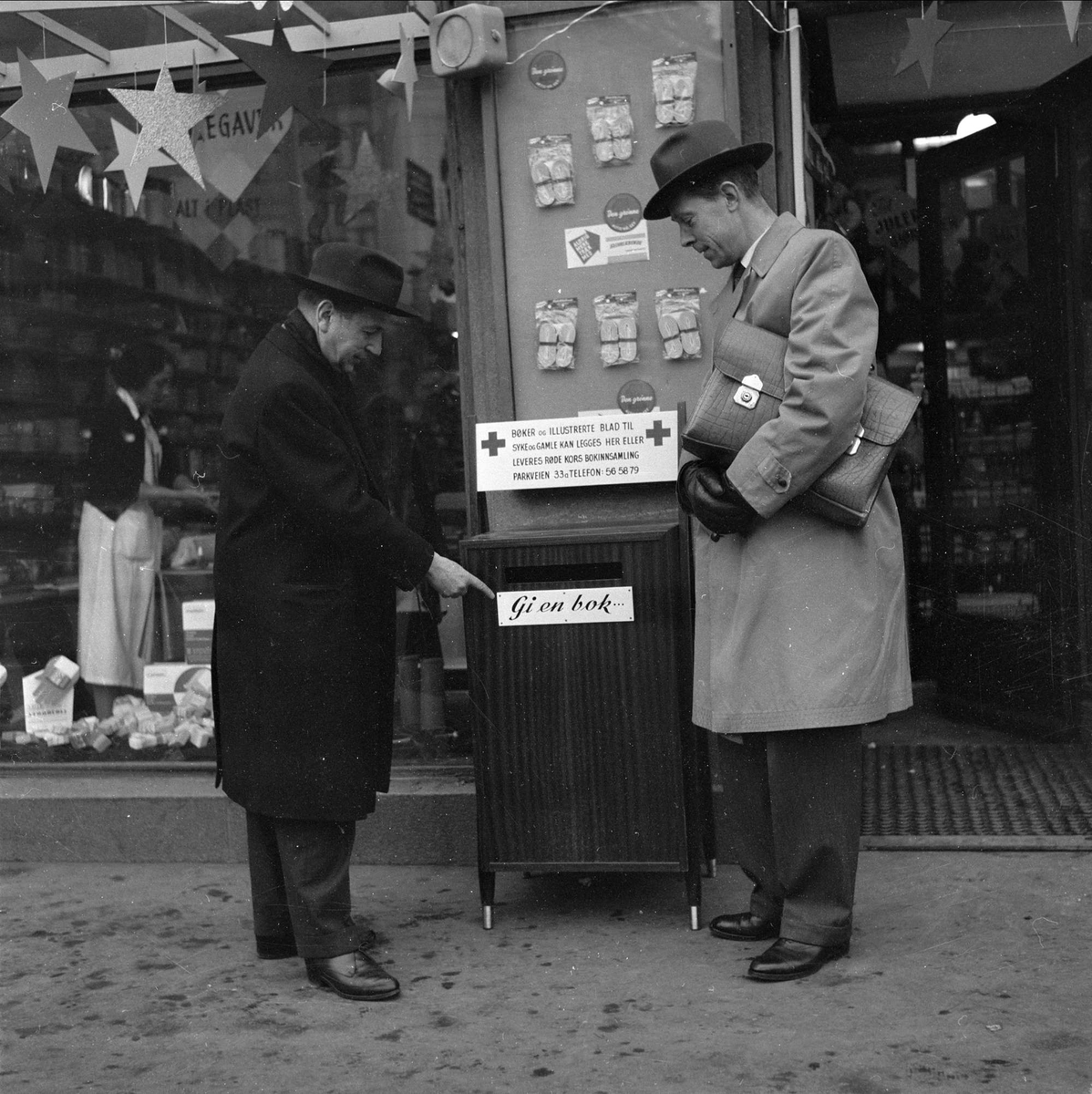 "Bokdag", innsamling til Norges Røde Kors "Gi en bok", Oslo, 1958
