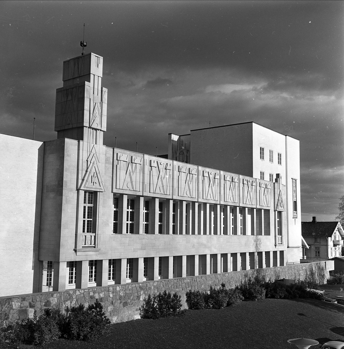 Sandvika, Bærum, Akershus, oktober 1962. Bærum nye rådhus, eksteriør ...