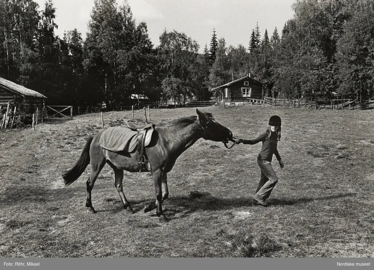 Ridning. Flicka med häst, Jämtland