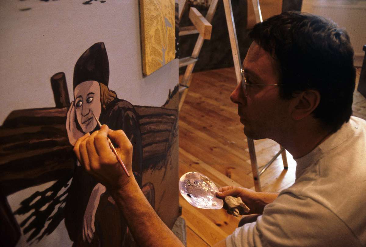 Konstnären Adrian Honcoop arbetar i utställningen Vårt Uppsala på Upplandsmuseet, Uppsala 1986