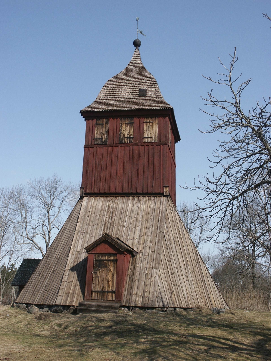 Klockstapeln vid Knivsta kyrka, Knivsta socken, Uppland 2006