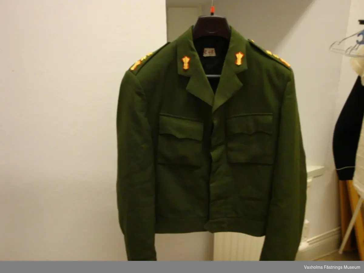 Uniformspersedlar m/68;
- Jacka
- Byxor
- Skjorta
- Livrem