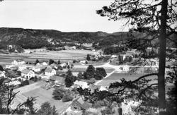 Øyslebø garden sett fra vest mot øst. Marnardal.