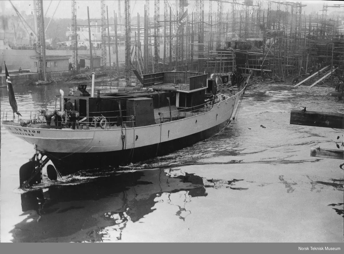 Stabelavløpning, hvalfansgstskipet D/S Thor Senior, B/N 414. Levert av Akers mek. Verksted i 1924 til Bryde & Dahl, Sandefjord.