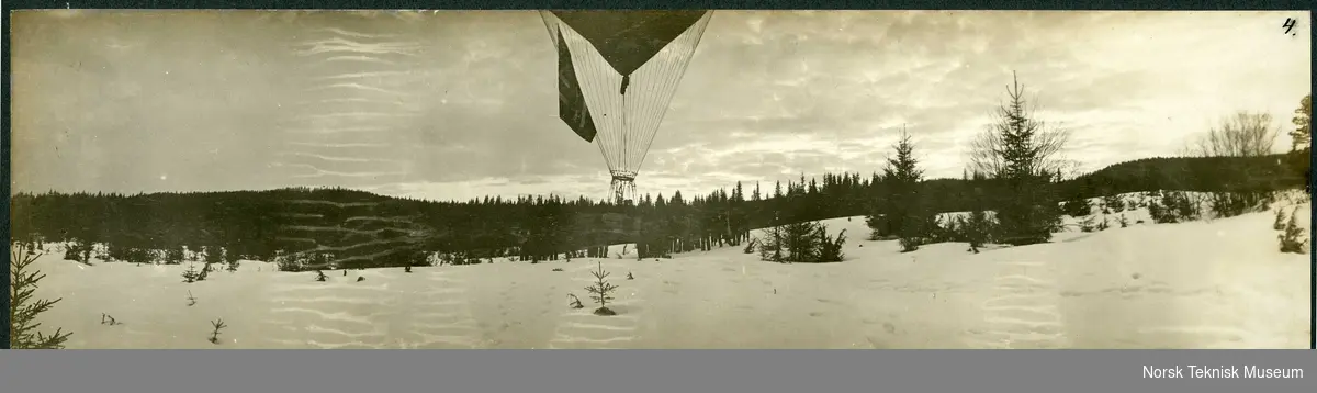 Luftballongen "Norge" lander på Brødbølbråten ved Utgårdsjøen, Eidskog i Hedmark,  mars 1910