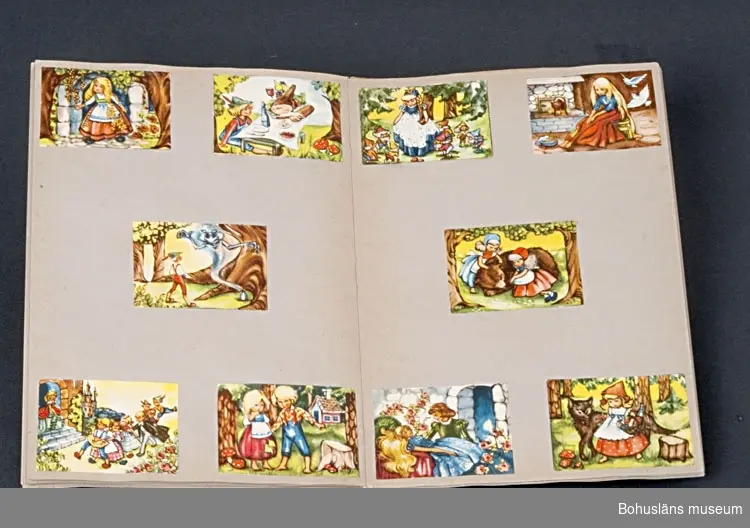 Bokmärkesalbum med bokmärken från 1950-talet.