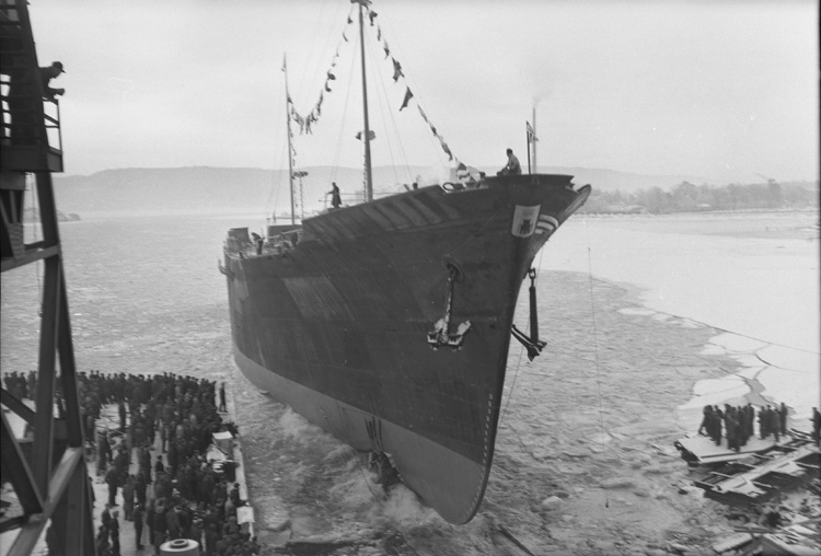 Dop och sjösättning av fartyget 154 M/S Karin Thordén.