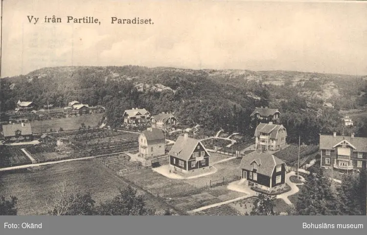 Tryckt text på kortet: "Vy från Partille. Paradiset."