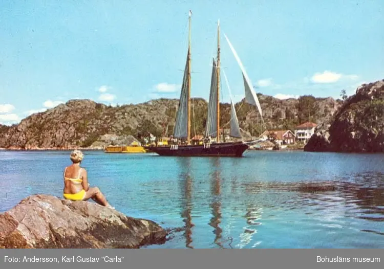Tryckt text på kortet: "Det är vårt vackra Bohuslän."
"Carla-förlaget Lysekil, Tel. 0523/10919. 10320."
