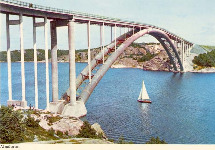 Tryckt text på kortet: "Almöbron."