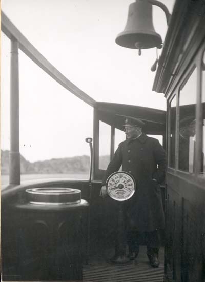 Noterat på kortet: "S/S Bohuslän."
"Kapten Johansson."
"Foto (D72) Dan Samuelsson 1924. Köpt av dens. dec. 1958."