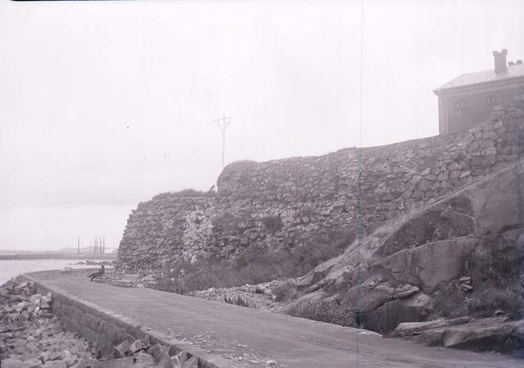 Enligt text som medföljde bilden: "Varberg, Fästningen 3/9 08".
