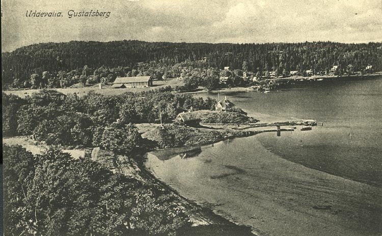 Tryckt text på vykortets framsida: "Uddevalla. Gustafsberg."