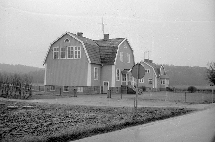 Enligt fotografens notering: "F.d. Skolhuset i Lyse".