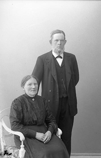 Enligt fotografens journal nr 1 1904-1908: "Andersson, Johan Byn Stenungsund".