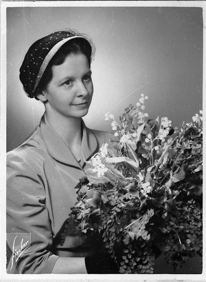 Enligt fotografens journal nr 8 1951-1957: "Bjurmalm, Fru Birgit Kungälvs Ytterby kopia".
