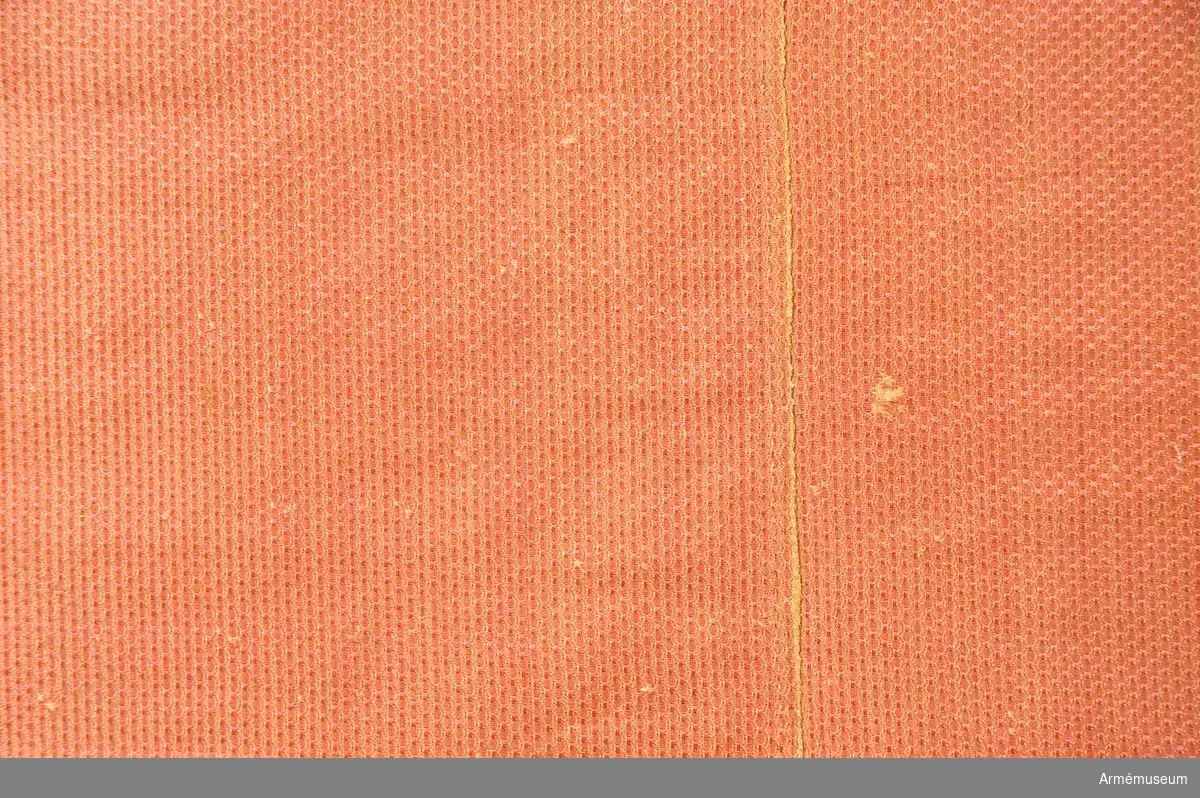 Fana, Stockholms Borgerskaps Infanterikår, 3 kompaniet.
Duk av småmönstrat rött siden med målade emblem i mitten. På ena sidan i guld S:t Erik, på den andra sidan lilla riksvapnet. I hörnen korslagda lagerkvistar i guld. Duken är kantad med snodd.