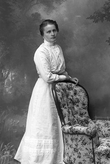 Enligt fotografens journal Lyckorna 1909-1918: "Andersson Sofia Ljungskile".