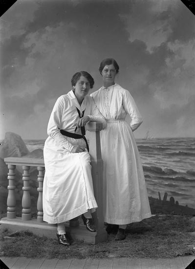 Enligt fotografens journal nr 3 1916-1917: "Eriksson, Anna Lundby Spekeröd".
