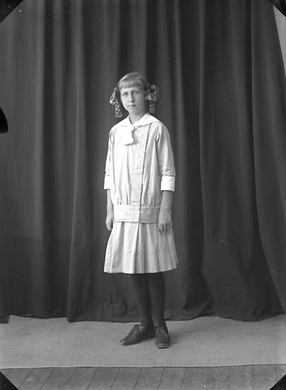 Enligt fotografens journal nr 2 1909-1915: "Kindal, Greta".