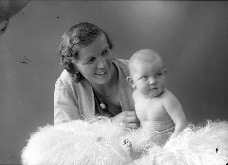 Enligt fotografens journal nr 6 1930-1943: "Brant, Fru Alice Här".