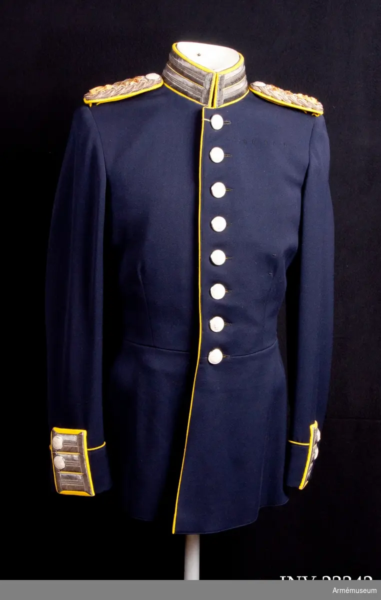 Grupp C I.
Uniformen har tillhört general Thord C:son Bonde. Grevinnan Anna-Greta Bonde.