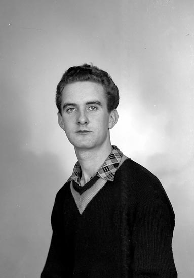 Enligt fotografens journal nr 9 1958-: "Hermansson, Herr Einar Skedet, Kållekärr".