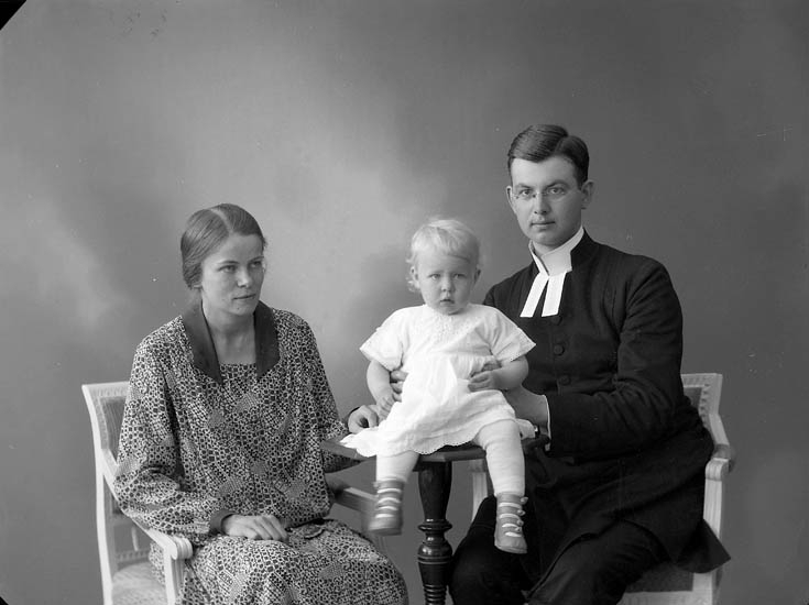Enligt fotografens journal nr 5 1923-1929: "Franck, Pastor Johannes Ytterhogdal".