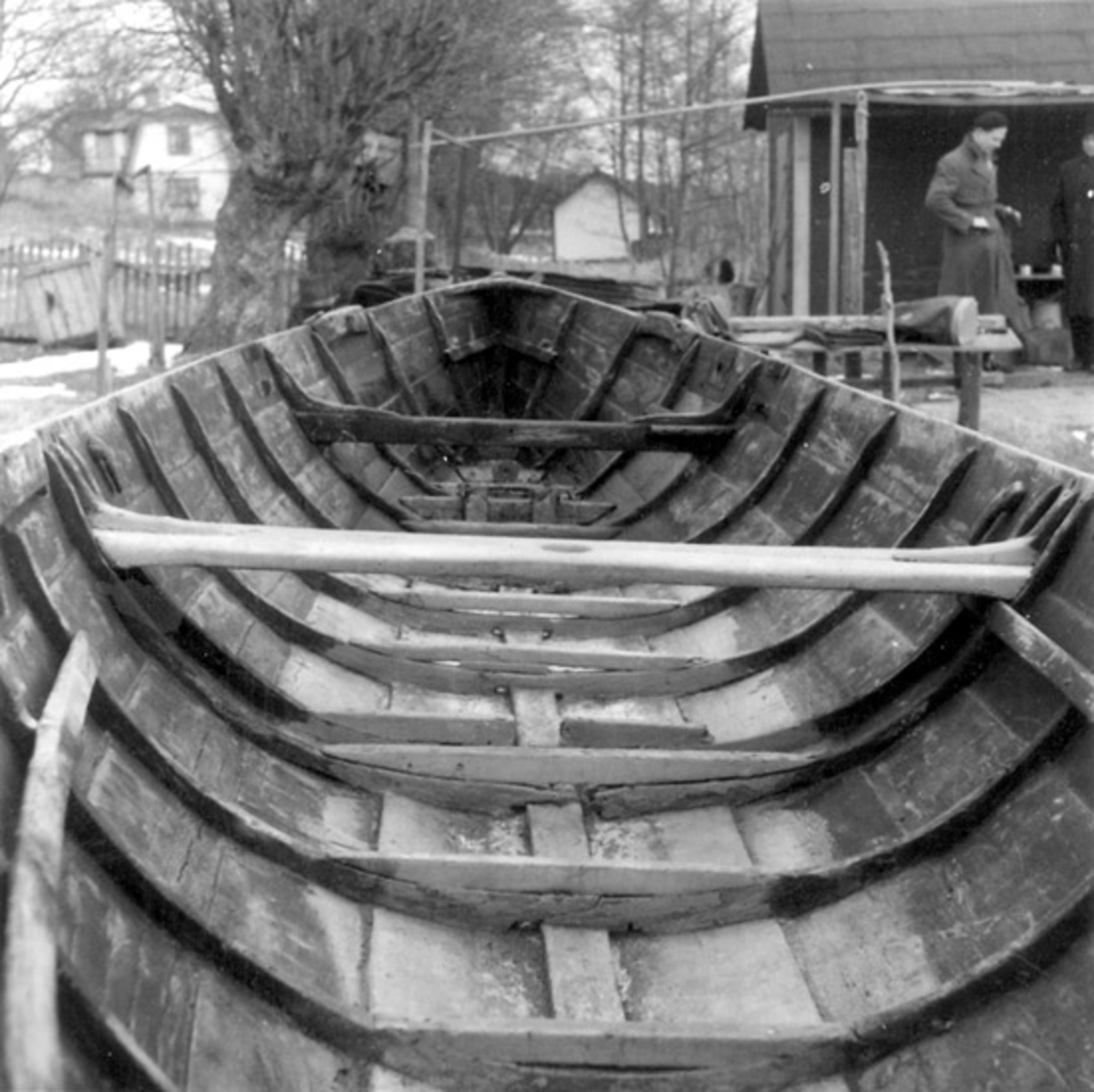 Skrivet på vidhängande papper: Långbåt, byggd av Jansson på Stegesund år 1892.