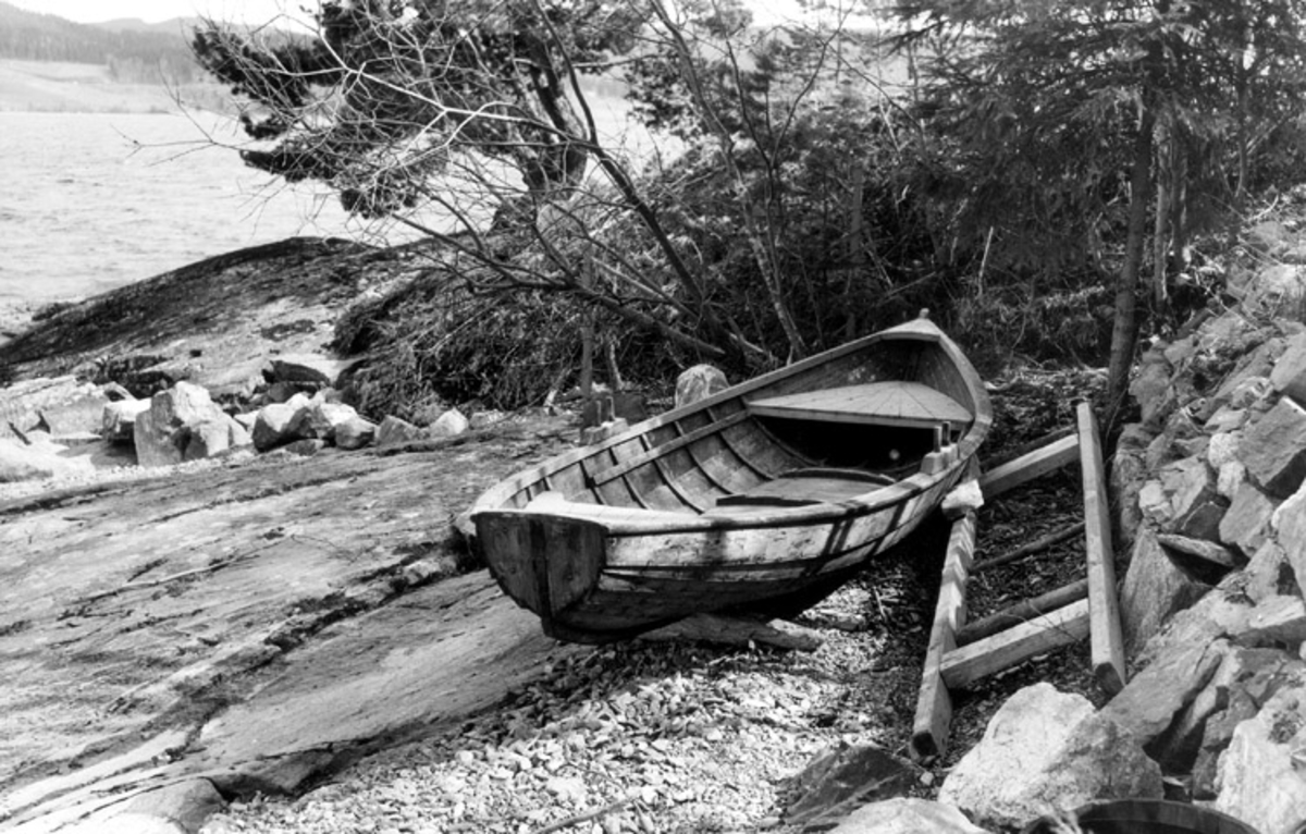 Skrivet på baksidan: Randsfjorden 1965 Båt byggd - på javnaker av