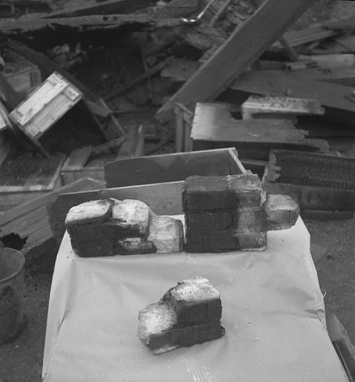 Text till bilden: "Branden i Richters fabrik. 1946.11.12".



